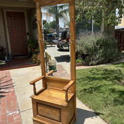 Entrance mirror chair