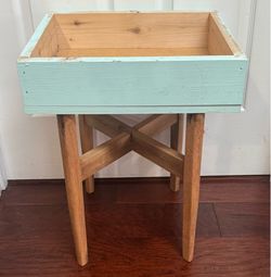 Planter Stand Upcycled just $10