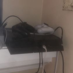 PS4, 2 Controllers 