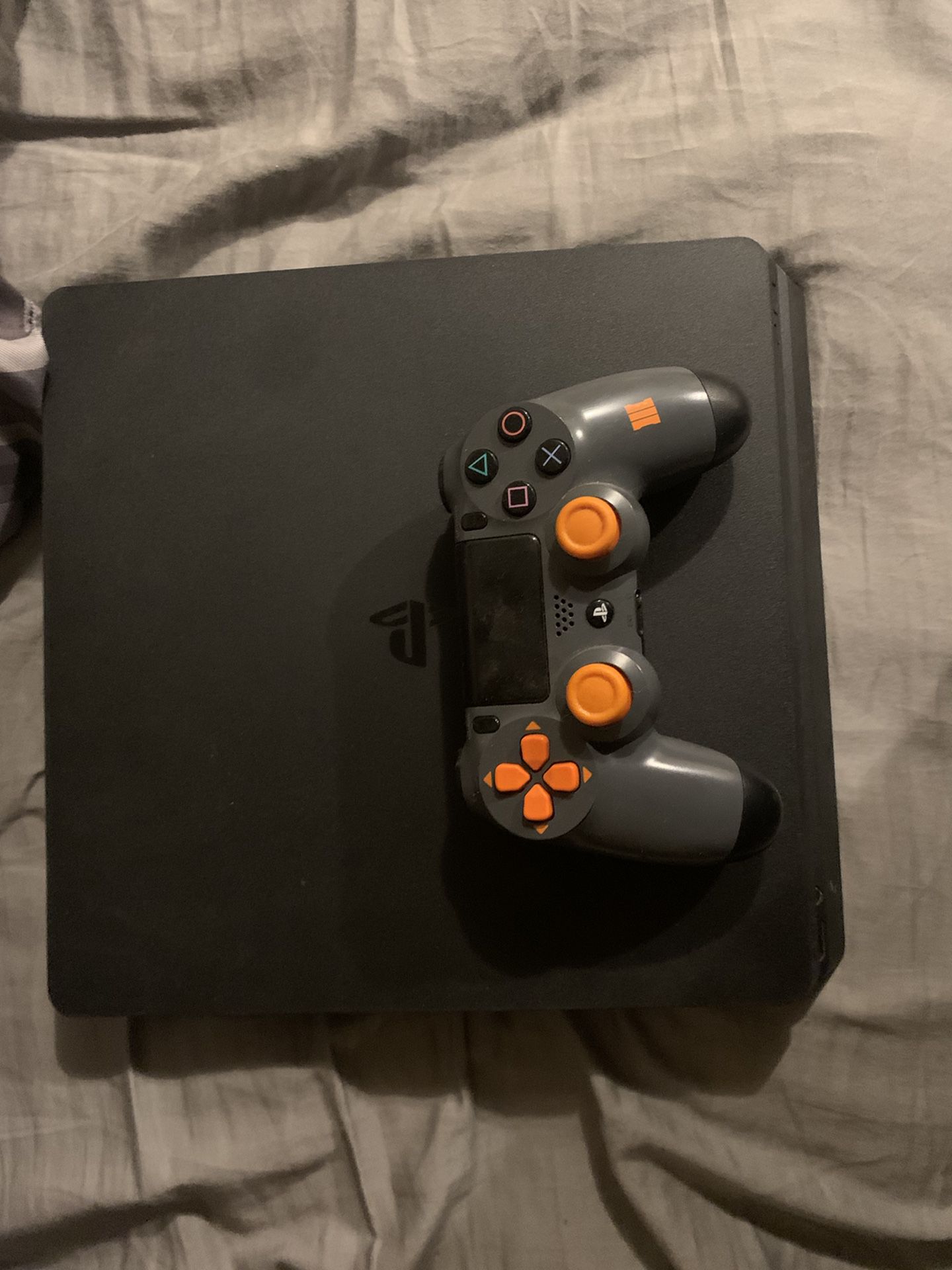 PS4 Slim 1tb + Game Collection