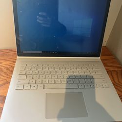 Surface Laptop 2 ((read Description))