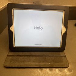 32 GB iPad 4 Perfect Condition With Case. Pickup Only
