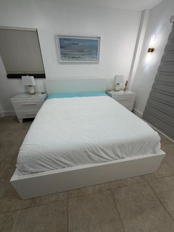 Queen size bed with hydraulic lift storage with night stands