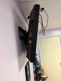 Flat Screen Smart TV with Wall Mount