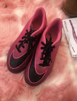 Size 4.5 Worn A Few Times Turf Almost New 