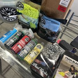 BRAND NEW/NEVER USED CHEMICAL GUYS 14-PIECE ARSENAL BUILDER CAR WASH KIT WITH FOAM GUN, BUCKET, AND (5) 16 OZ CAR CARE CLEANING CHEMICALS, (WORKS W/GA