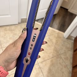 Dyson Flat Iron 