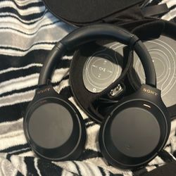 Headphones Sony WH1000-XM4