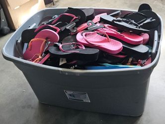 52 pair of new women's sandals flip-flop various styles & sizes