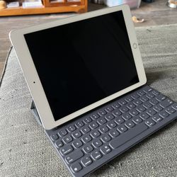 Used 1st Gen iPad Pro with Smart Keyboard and Pencil 