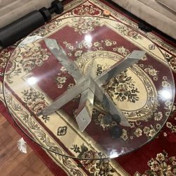 Beautiful glass t@ble