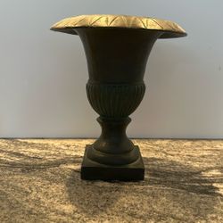 Resin Urn 
