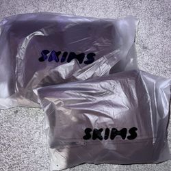 skims sweat-set, size small. never worn! 