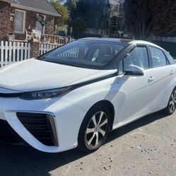2019 Toyota Mirai 61,701. ((hydrogen)) Automati
