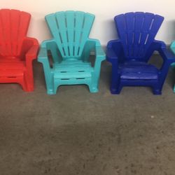 4 Very Good Condition Plastic Kids Chairs