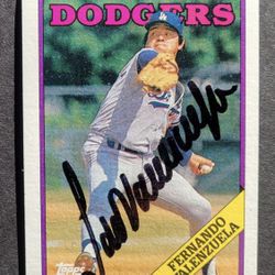 Fernando Valenzuela autographed Baseball Card 