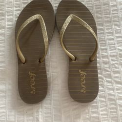 Reef Women’s Flip Flops Size 6-7