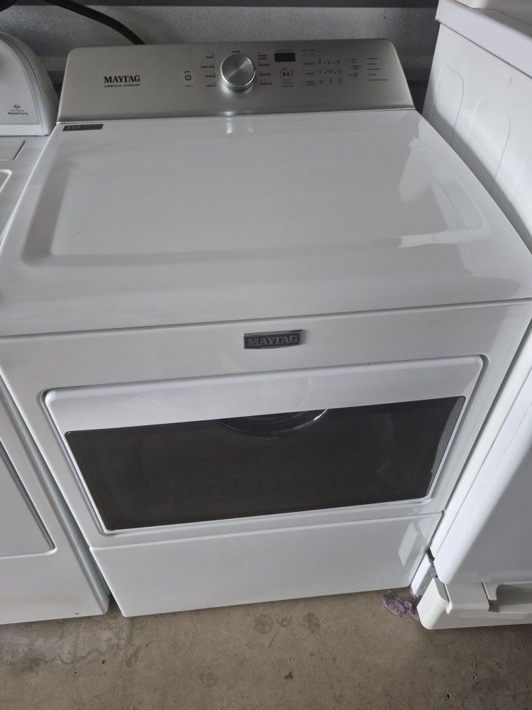 LIKE NEW ELECTRIC DRYER 