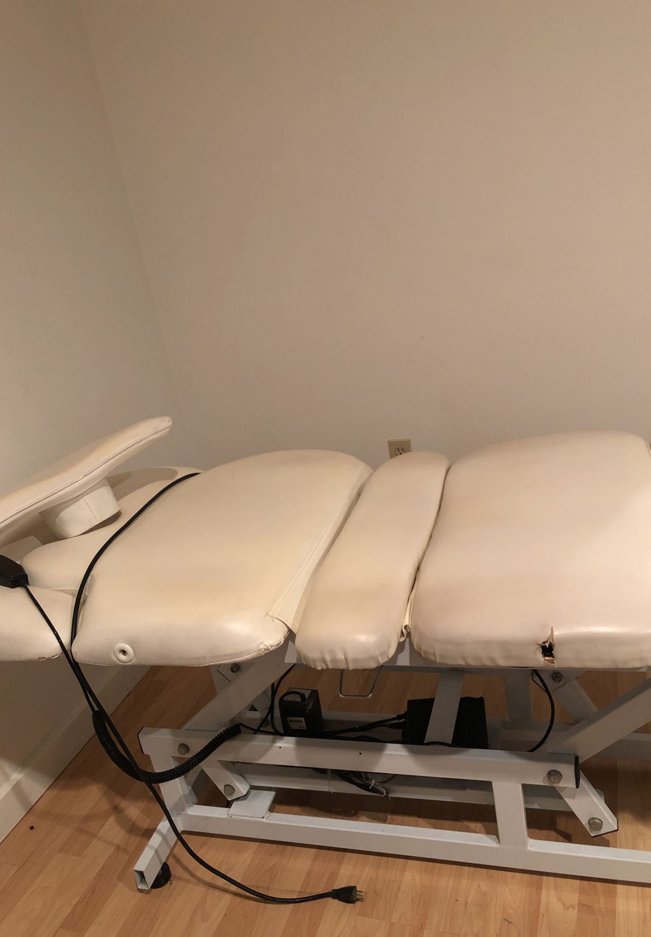 Used Medical aesthetic treatment bed-MUST PICK UP BY FRIDAY1/3
