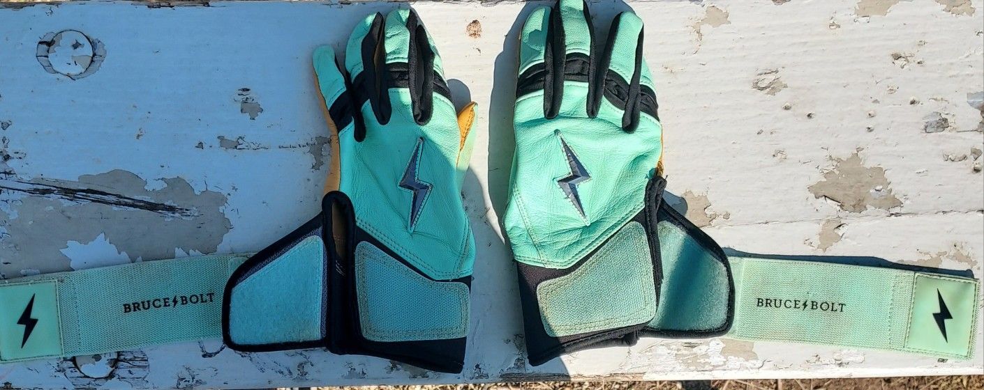 Bruce Bolts For 40$ Patriot Series Liberty Green🗽 Does Not Come With The Bag! Youth Medium