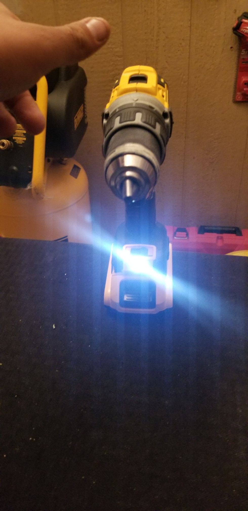 DEWALT drill kit 2.0 battery and charger