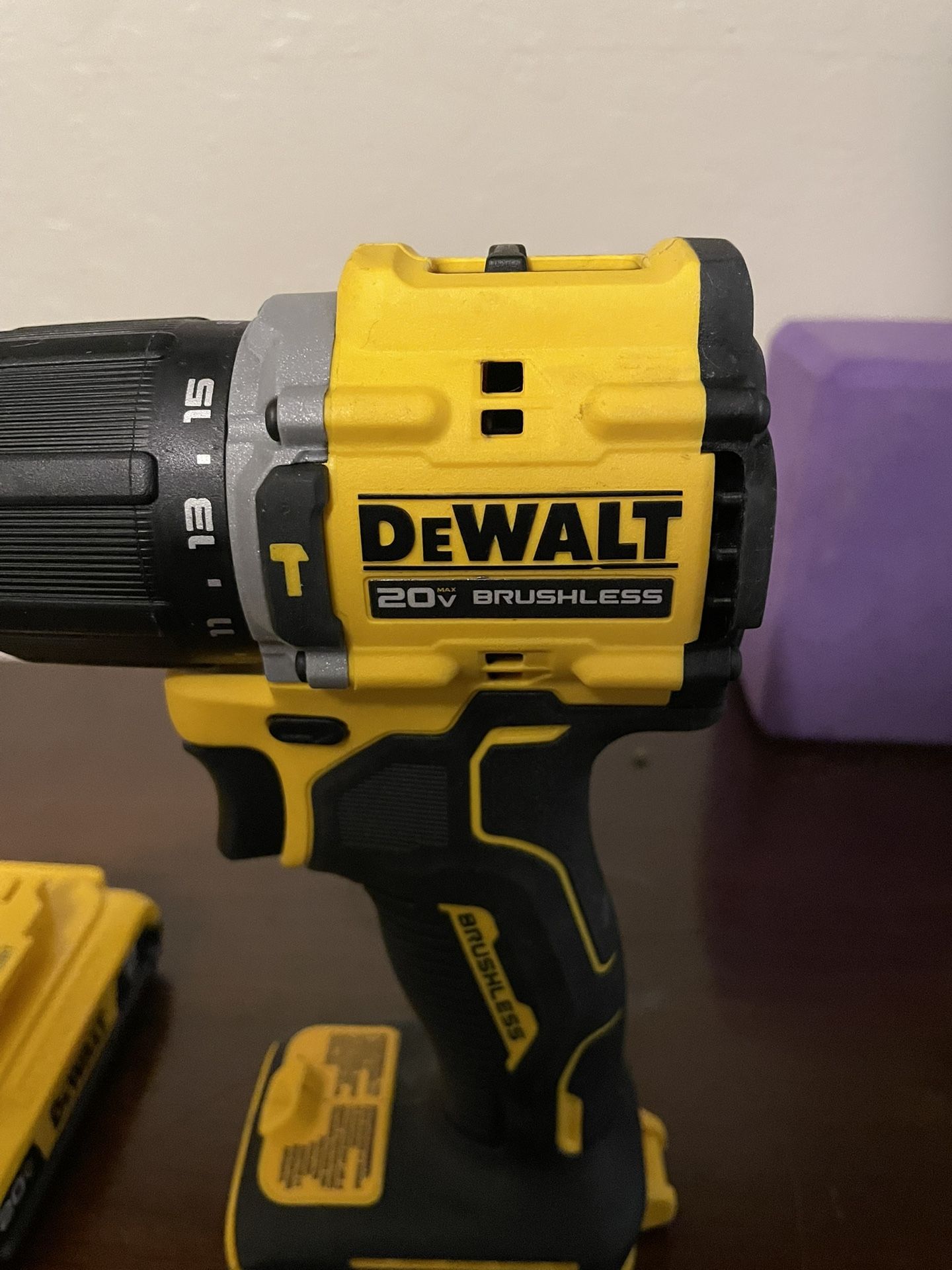 Dewalt 799 Hammer Drill Atomic 2amp Batt And Charger