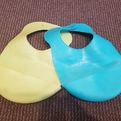 Two Tommee Tippee Wipe Off Bibs, Green and Blue