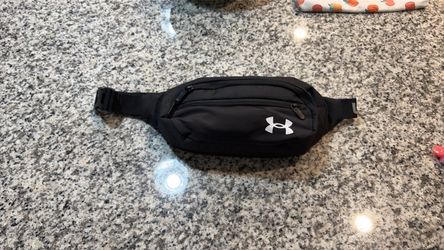 Under armor Unisex cross body bag/ fanny pack