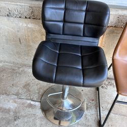 1 Bar Stool
