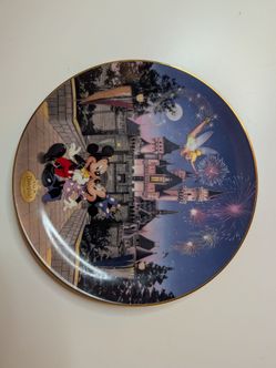 Walt Disney Celebration Plate.
Limited edition.