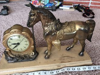 1920 United Clock Corp Gold Horse Mantle Clock. Electric Art Deco. No. 315. No cracks no dent except the clock needs some work. The reason the price