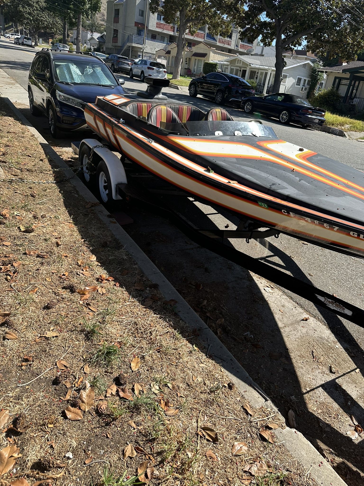 Flatbottom ski boat Chrysler 460 rebuilt motor