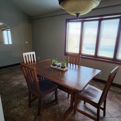 Dining room table 4 chairs