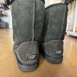 UGGS Black classic short - Size 8