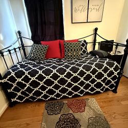 Beautiful Black Daybed With Additional Trundle Bed and Two Mattresses