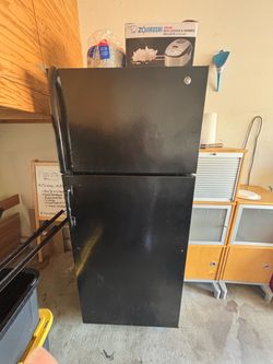 GE Black Top-Freezer Refrigerator