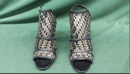 VINCE CAMUTO WOMEN’S BLACK SHOES