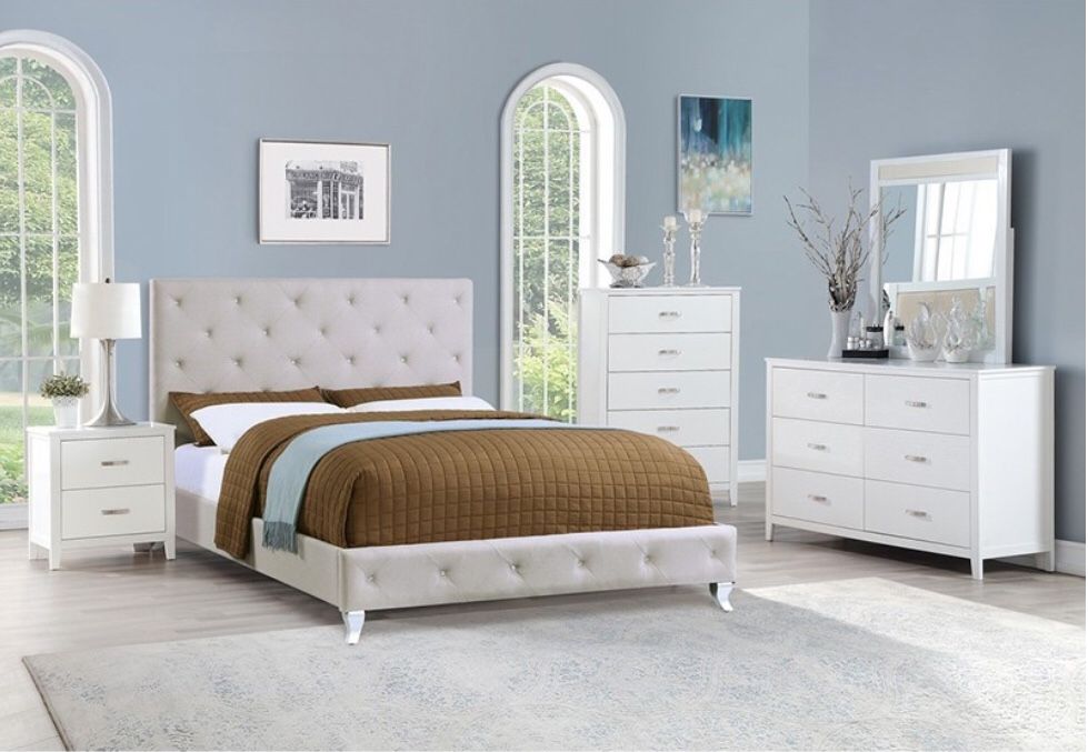 4 PCS Queen Size Bedroom Set in Offer