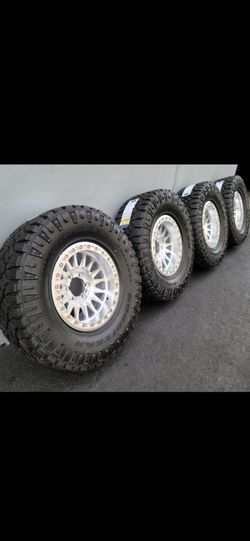 17" KMC beadlocks w/ 35" Goodyear Duratrac RT tires