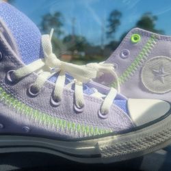 Light Purple Converse Woman Size 8 Shoes (No Box, NEW!)