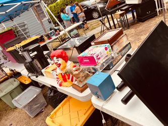 Yardsale 8/14-8/15 !!8913 Arrington Ave