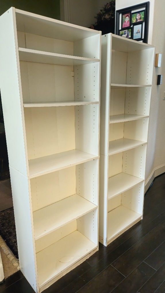 Set of 2 White Bookshelves 
