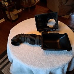 2008 Dodge Challenger stock air intake 6.1