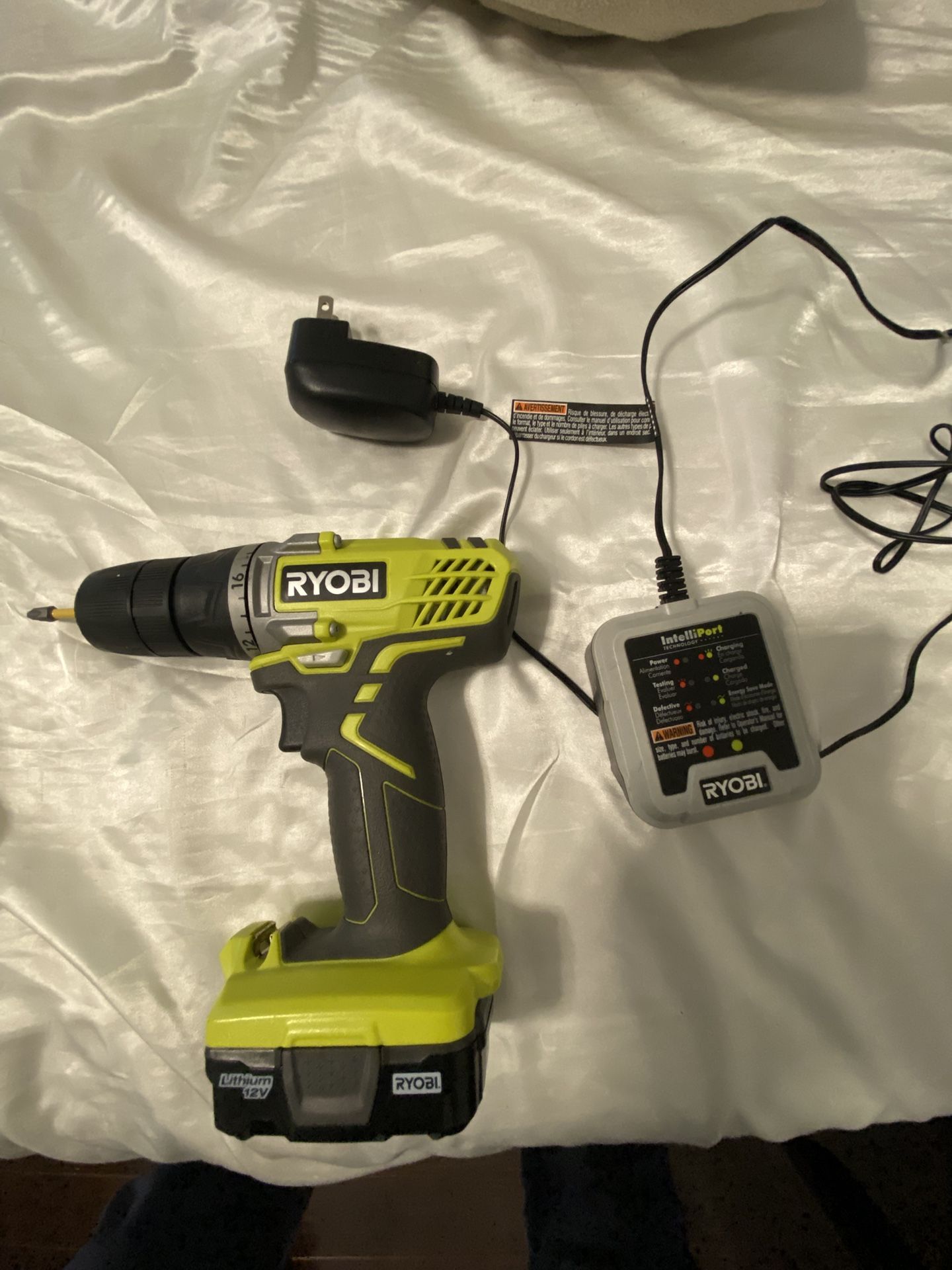 Ryobi Cordless 12v Drill/Driver W/ Charger And Battery Included 