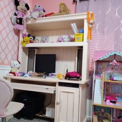 Light Pink Beautiful Girls Desk- Heavy Real Wood