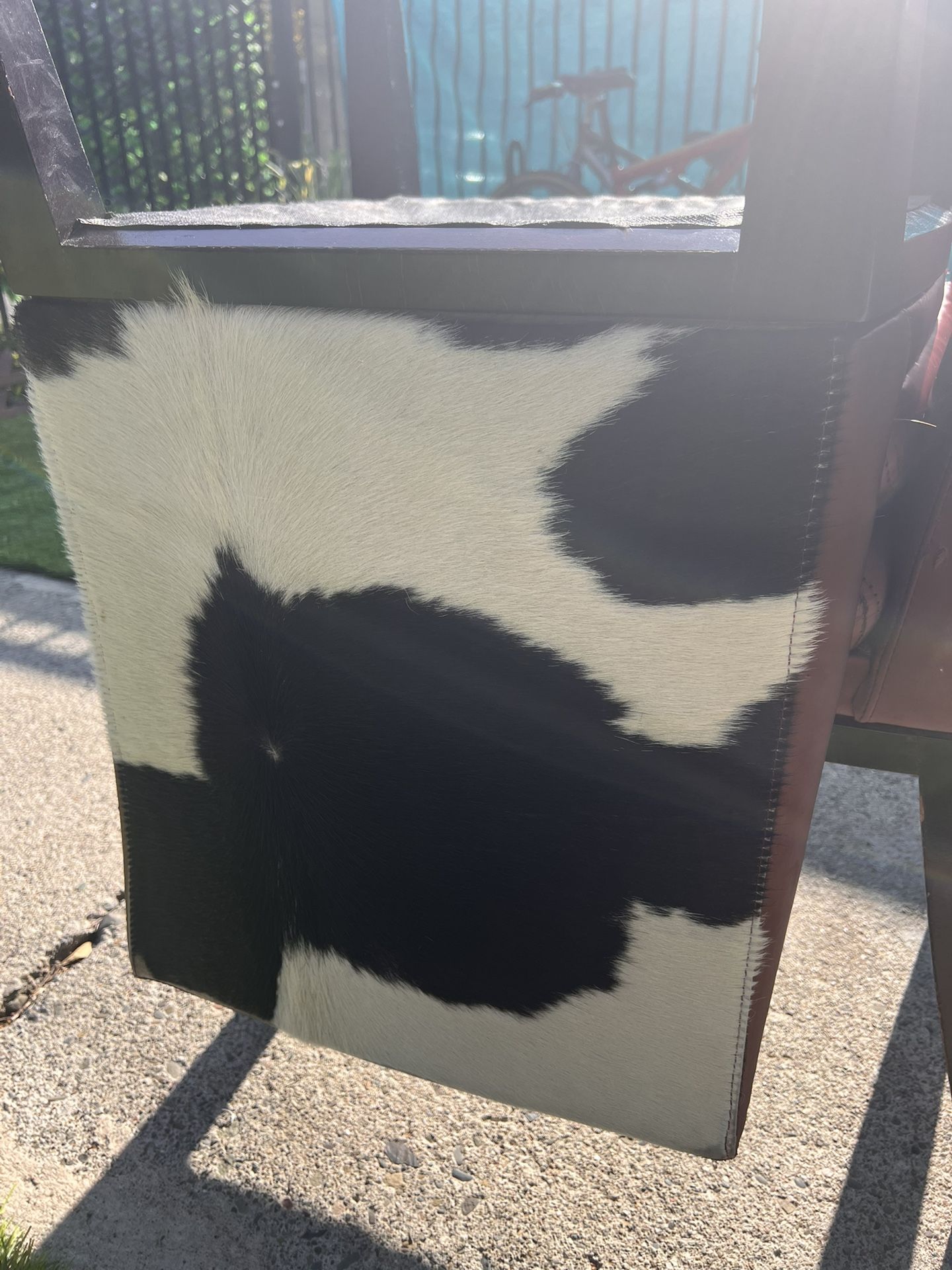 8 Fancy Backup Leather Cow Chairs