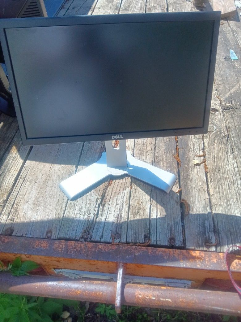 18 Inch Dell Monitor