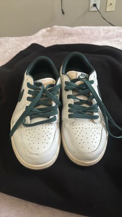 Green nike air shoes