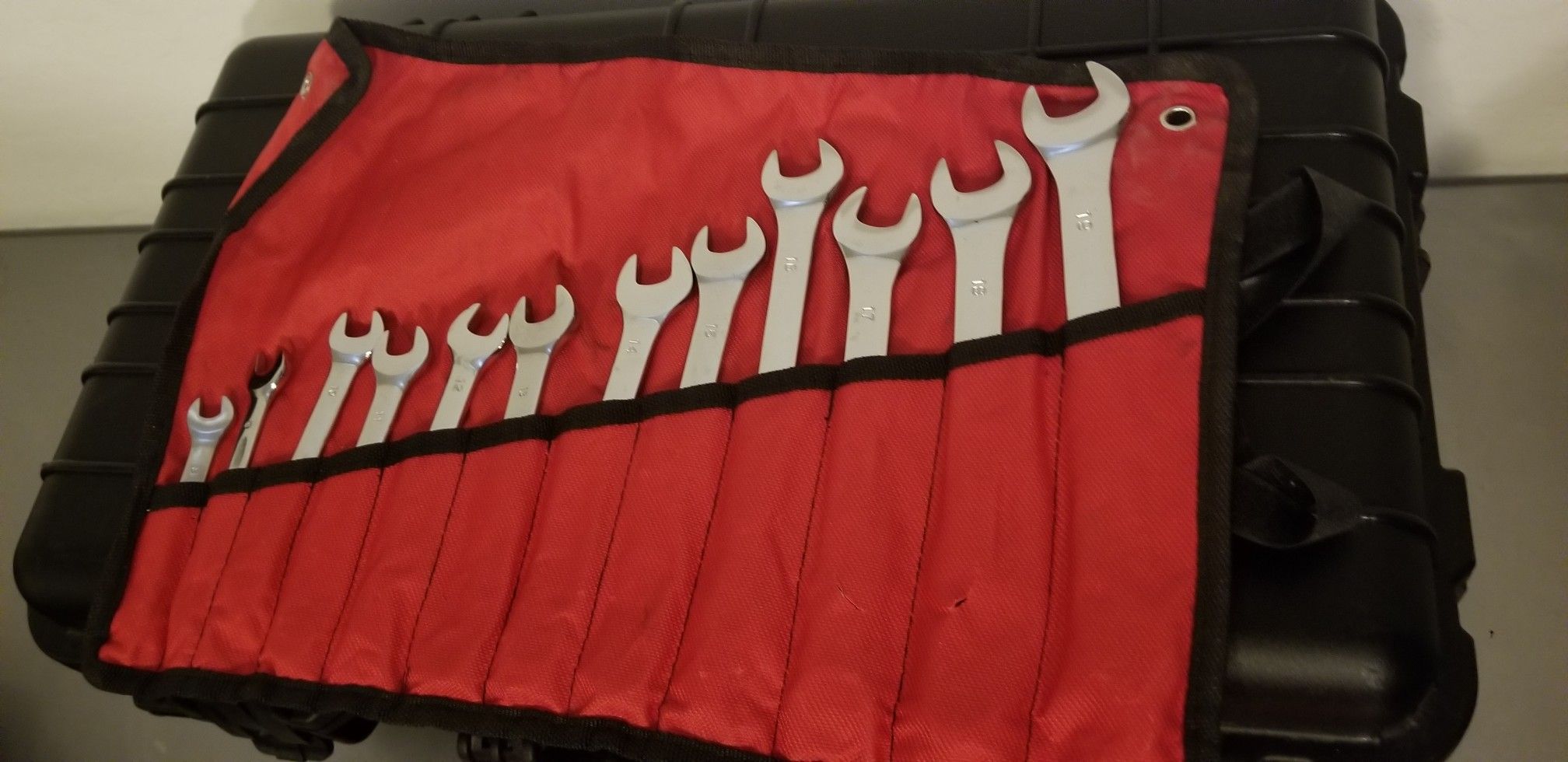 JobSmart 324Piece Mechanic's Tool Set with WaterResistant Case SKU