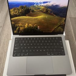 MacBook Pro 14” M3 16GB RAM, 512GB SSD -Like New